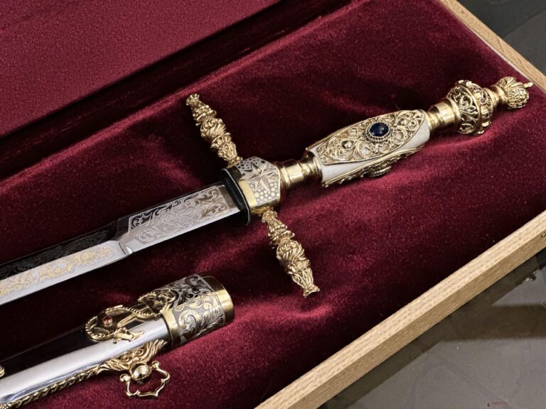 Кортик «Адмиральский» Златоуст. 999,9 золото, корунд. — фото 6
